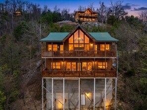 Exterior - Smokies Twin Rock-Views, Game Room, Hot Tub& More (Sevierville)