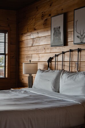 4 habitaciones, tabla de planchar con plancha, wifi y ropa de cama 
