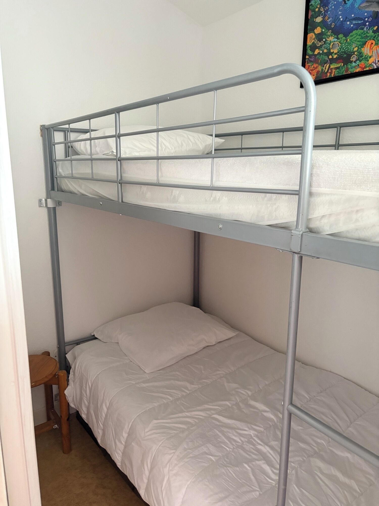 2 slaapkamers, een strijkplank/strijkijzer, beddengoed