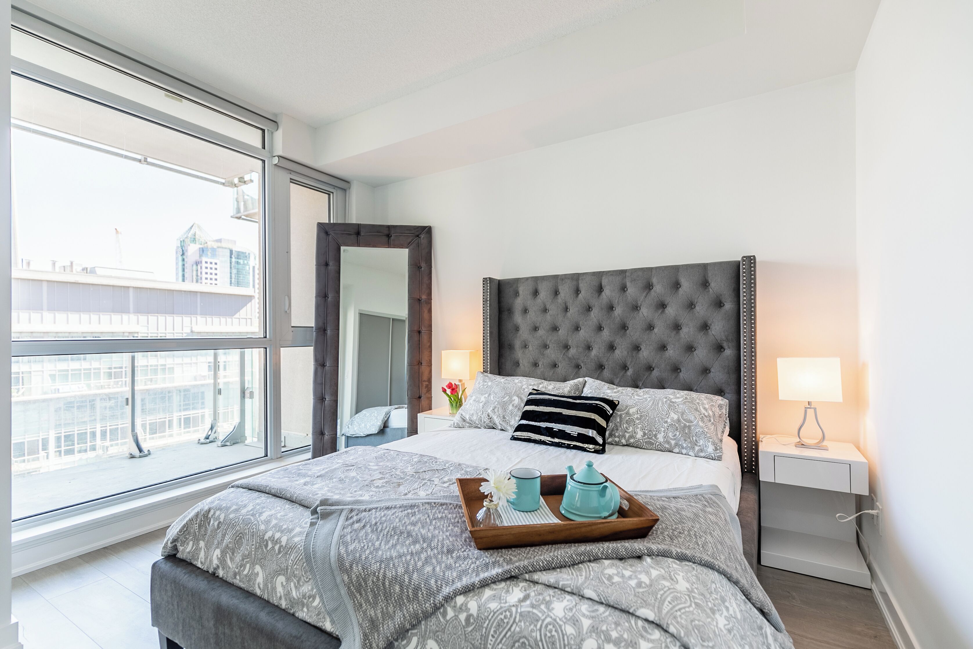 Kamar Standar, pemandangan kota