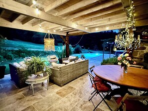 Outdoor dining - Luxueuse maison de campagne isolée, nichée dans la forêt au milieu des oiseaux. (Lesparrou)