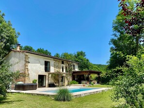 Exterior - Luxueuse maison de campagne isolée, nichée dans la forêt au milieu des oiseaux. (Lesparrou)