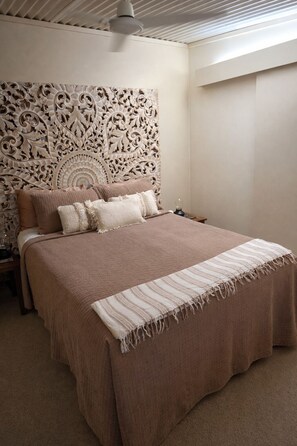 Luxury Villa, Balcony, Mountain View | Egyptian cotton sheets, premium bedding, iron/ironing board, free WiFi - Taman Sari Luxury Private Pavilions (Mapleton)