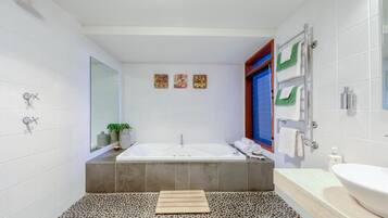 Luxury-Villa, Balkon, Bergblick | Badezimmer