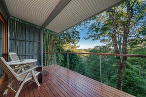 Luxury Villa, Balcony, Mountain View | Tempat makan luar