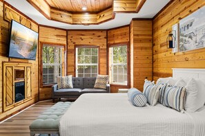 4 bedrooms, desk, iron/ironing board, WiFi - NEW! The Salt Haus Cabin|Boat Parking|Pool|Volleyball|Fire Pit (Freeport)