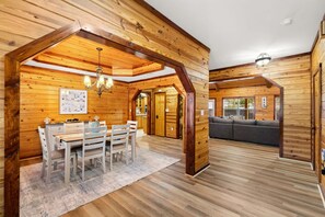 Dining - NEW! The Salt Haus Cabin|Boat Parking|Pool|Volleyball|Fire Pit (Freeport)