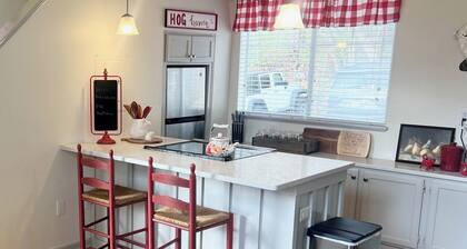 On Razorback Trail! Walk to Dickson, Stadium & UARK