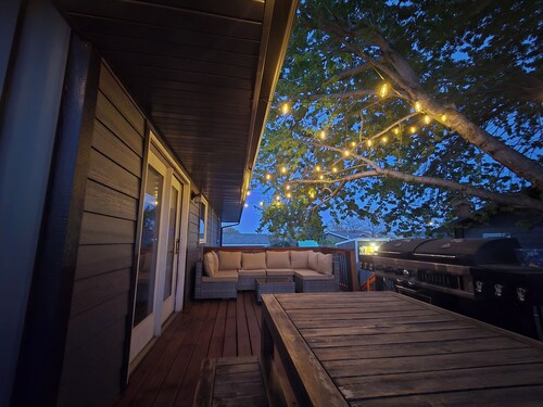 Spacious 5-bedroom house in Sturgis. Centrally located in the heart of the hills
