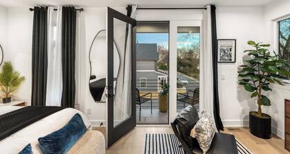 Downtown Raleigh Rooftop Retreat - Skyline Views