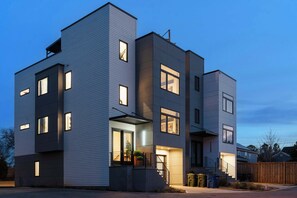 Exterior - Downtown Raleigh Rooftop Retreat - Skyline Views (Raleigh)