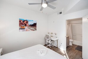 Luxury Studio, 1 Queen Bed, Pets Allowed | Room amenity - Modern Stay 6mins to ASU (Tempe)