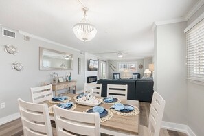 Dining - 3rd Floor 3BR 2BA @ Regency Towers Directly on the Beach!! (Panama City Beach)