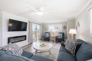 TV, DVD player - 3rd Floor 3BR 2BA @ Regency Towers Directly on the Beach!! (Panama City Beach)