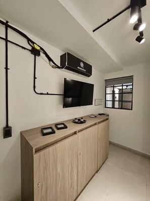 Interior - Aguacatala 6BR & Big Hot Tube (Medellín)