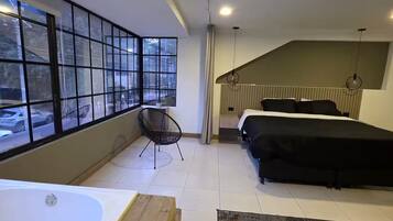 5 chambres, fer et planche à repasser, Wi-Fi, draps fournis