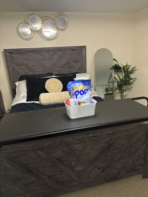 1 bedroom, in-room safe, desk, iron/ironing board - Private Suite: Hotel Perks, Snacks & Fast WiFi near Baltimore & Top Hospitals (Nottingham City)