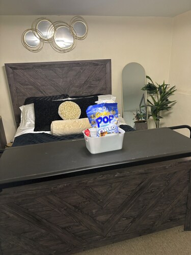 Private Suite: Hotel Perks, Snacks & Fast WiFi near Baltimore & Top Hospitals