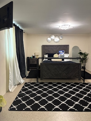 1 bedroom, in-room safe, desk, iron/ironing board
