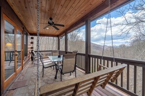 Outdoor dining - Hot Tub, Pool Table! Luxury Log Cabin in Franklin (Franklin)