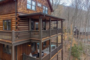 Exterior - Hot Tub, Pool Table! Luxury Log Cabin in Franklin (Franklin)