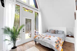 Room - Private Bamboo Forest Cabin Near Greer SC (Greer)