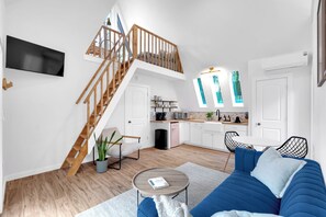 Living area - Private Bamboo Forest Cabin Near Greer SC (Greer)