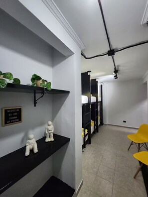 Interior - Cozy House 6BR in Prado Medellin w/Bar (Medellín)