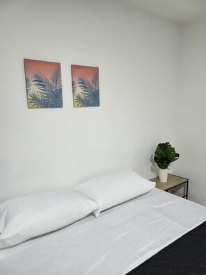 6 bedrooms, WiFi, bed sheets - Cozy House 6BR in Prado Medellin w/Bar (Medellín)
