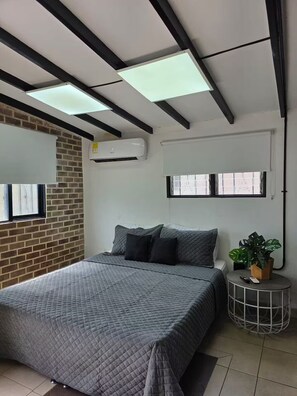 8 chambres, fer et planche à repasser, Wi-Fi, draps fournis