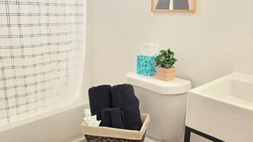 Handtücher, Seife, Toilettenpapier