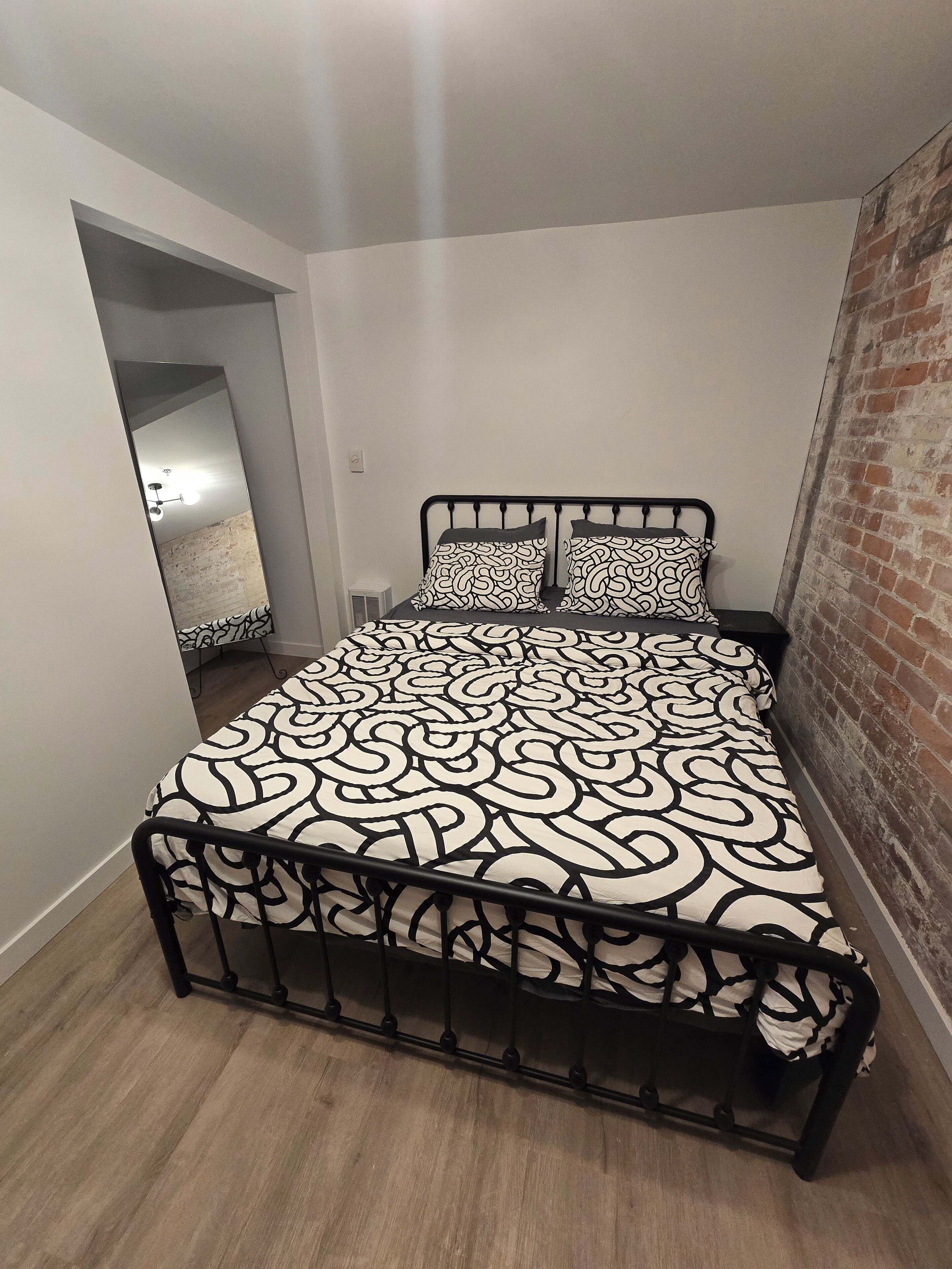 1 chambre, fer et planche à repasser, Wi-Fi, draps fournis