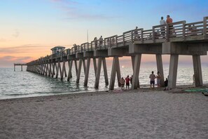 Beach nearby, sun-loungers, beach towels