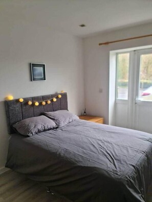 2 bedrooms, bed sheets