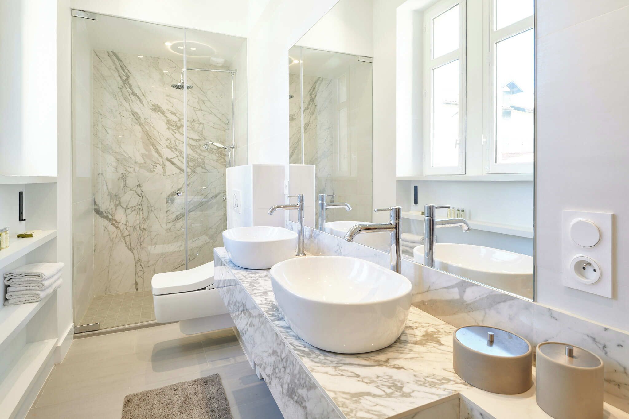 Dutxa, assecador de cabells, bidet i tovalloles 