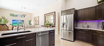 Diamond Retreat 4-bedroom Estate home in Parkland, FL