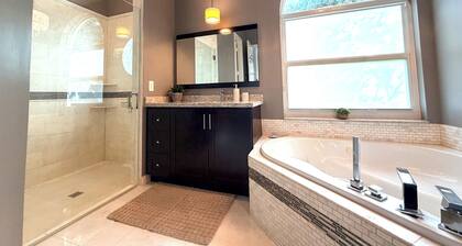 Diamond Retreat 4-bedroom Estate home in Parkland, FL
