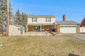 Exterior - Welcome to your peaceful lakeside escape on beautiful Belleville Lake, Michigan. (Belleville)