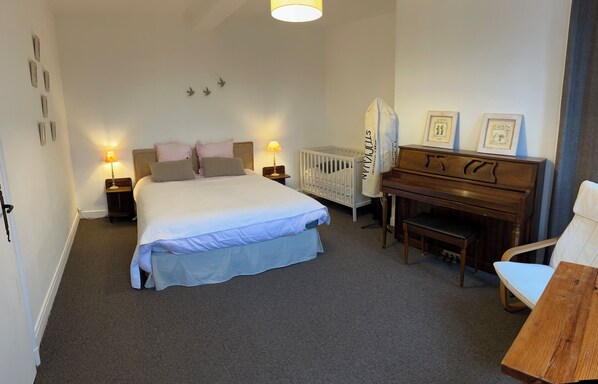 4 Schlafzimmer, Bügeleisen/Bügelbrett, Reisekinderbett, kostenloses WLAN