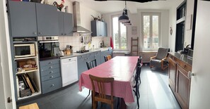 Private kitchen - Vrbo Property (Saint-Mards-en-Othe)