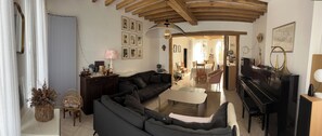 Living area - Vrbo Property (Saint-Mards-en-Othe)