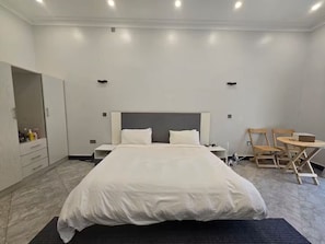 4 bedrooms, iron/ironing board