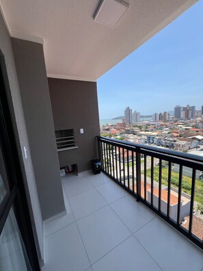 Property grounds - "Apartment with Ocean View · Swimming Pool · BBQ · 400m from Bandeira Beach Azul" (Balneário Piçarras)