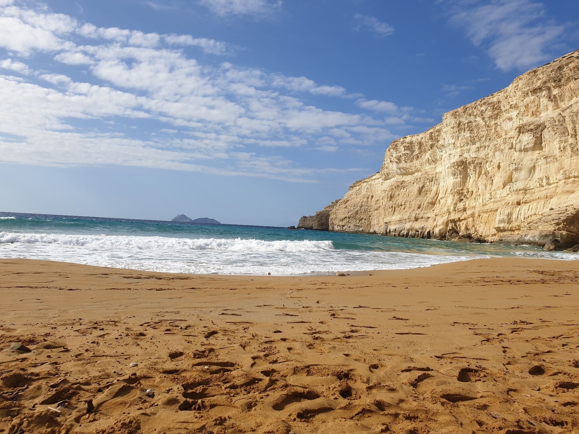 Beach nearby, sun loungers, beach towels