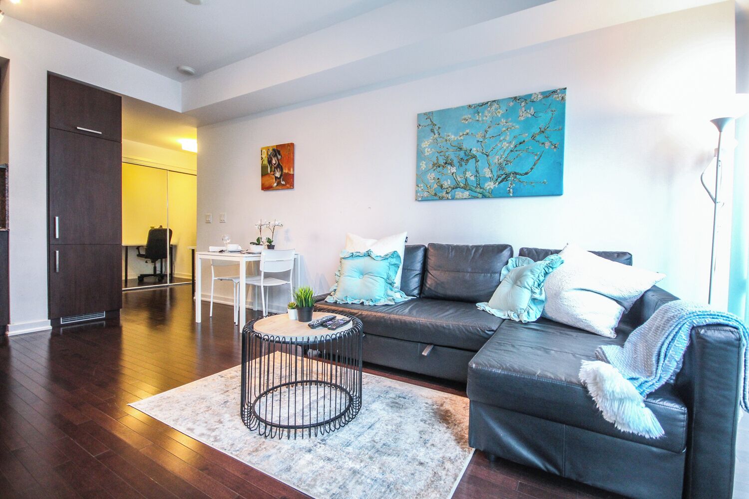 Classic Condo | Living area