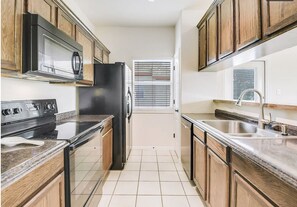 Microwave, oven, stovetop, dishwasher - 1271 Near The Guadalupe River (New Braunfels)