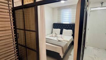 Condo, 2 Bedrooms, Smoking, Balcony