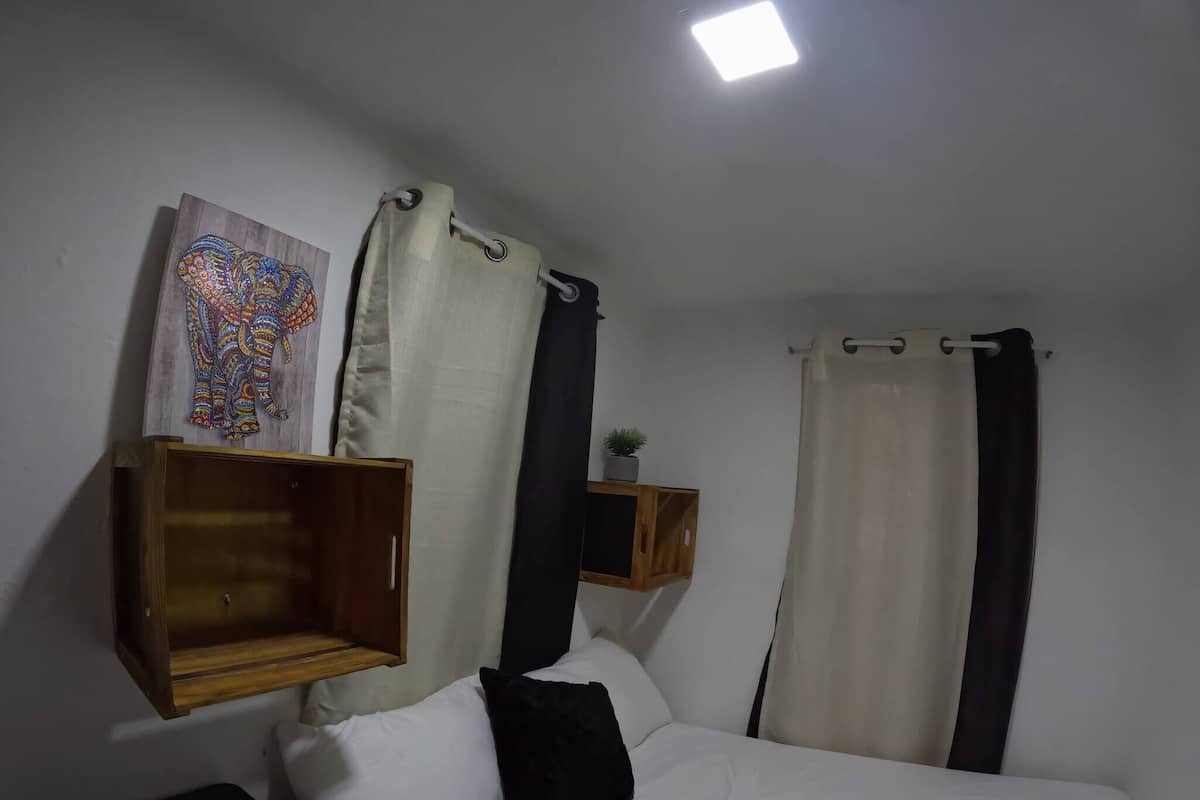 Condo, 2 phòng ngủ, hút thuốc, ban công