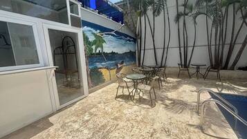 Condo, 2 Bedrooms, Smoking, Balcony | Tempat makan luar