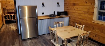 Beautiful 1-bedroom cabin with AC overlooking swim pond - Cabin #2